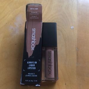 Smashbox lipstick / gotta light shade